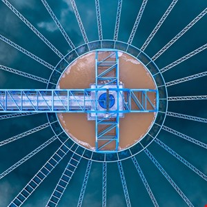 Dragos 报告：AI 工具成关键基础设施攻击「入门加速器」，无 OT 经验攻击者成功穿透水务系统